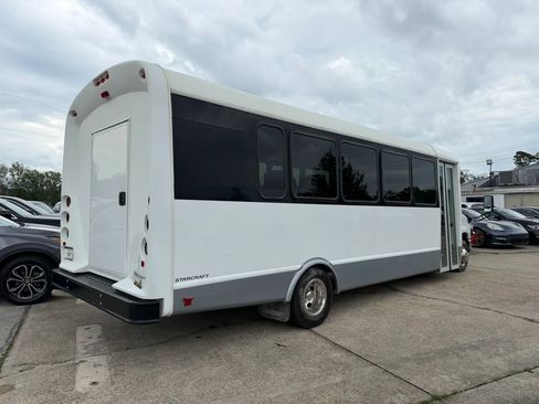 Used 2016 Ford E-450 and Econoline 450 Super Duty w/ Shuttle Bus Prep Package RWD image 5