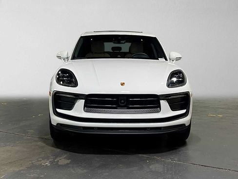 Used 2025 Porsche Macan AWD/4WD image 8