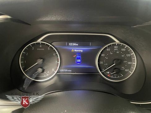 Used 2017 Nissan Maxima SR image 16