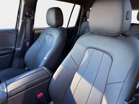 Used 2025 Mercedes-Benz GLB 250 GLB 250 image 21