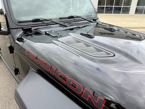 Used 2024 Jeep Gladiator Rubicon w/ Convenience Group image 10