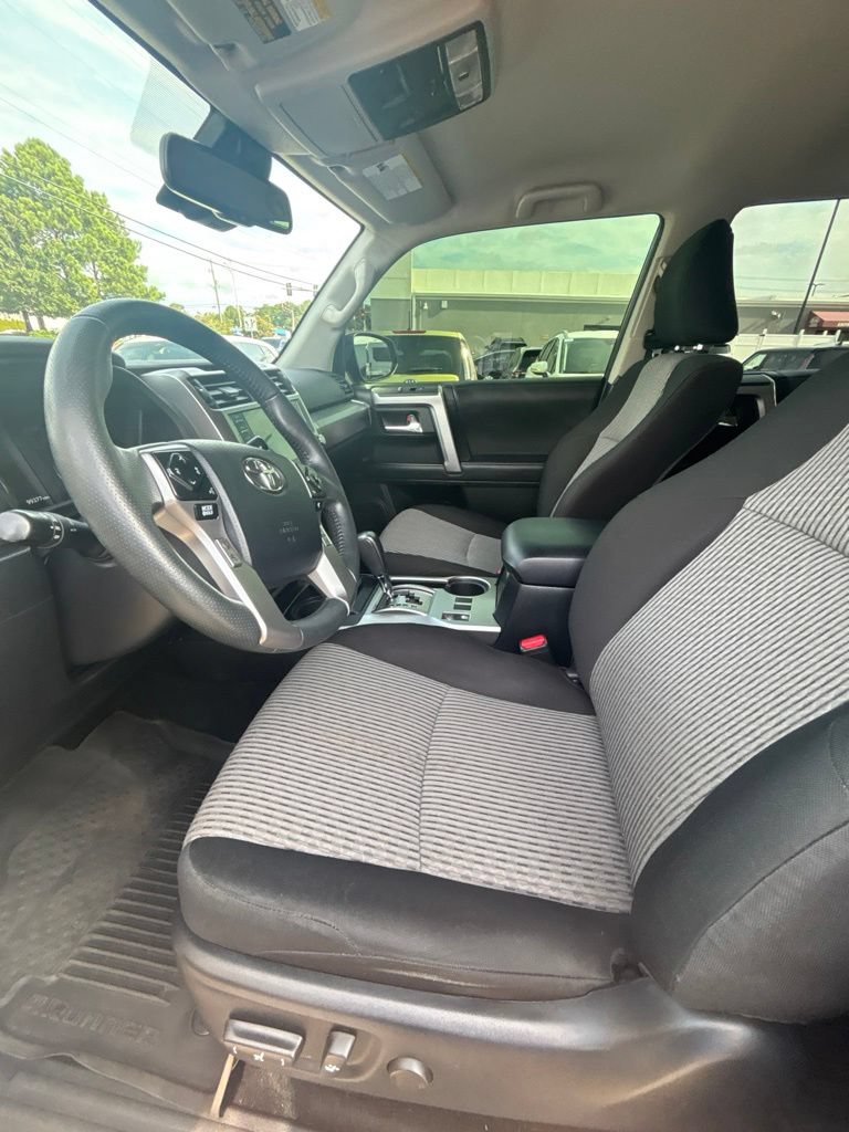 Used 2022 Toyota 4Runner SR5 AWD/4WD image 12