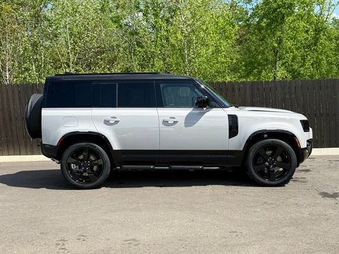 New 2026 Land Rover Defender 110 X-Dynamic SE image 7