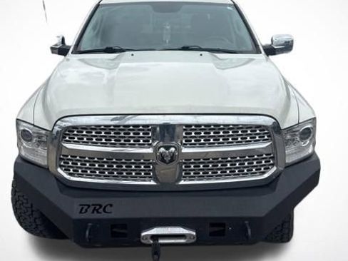 Used 2017 RAM 1500 Laramie AWD/4WD image 3