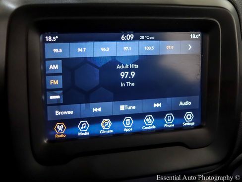 Used 2019 Jeep Renegade Trailhawk w/ Cold Weather Group II AWD/4WD image 20