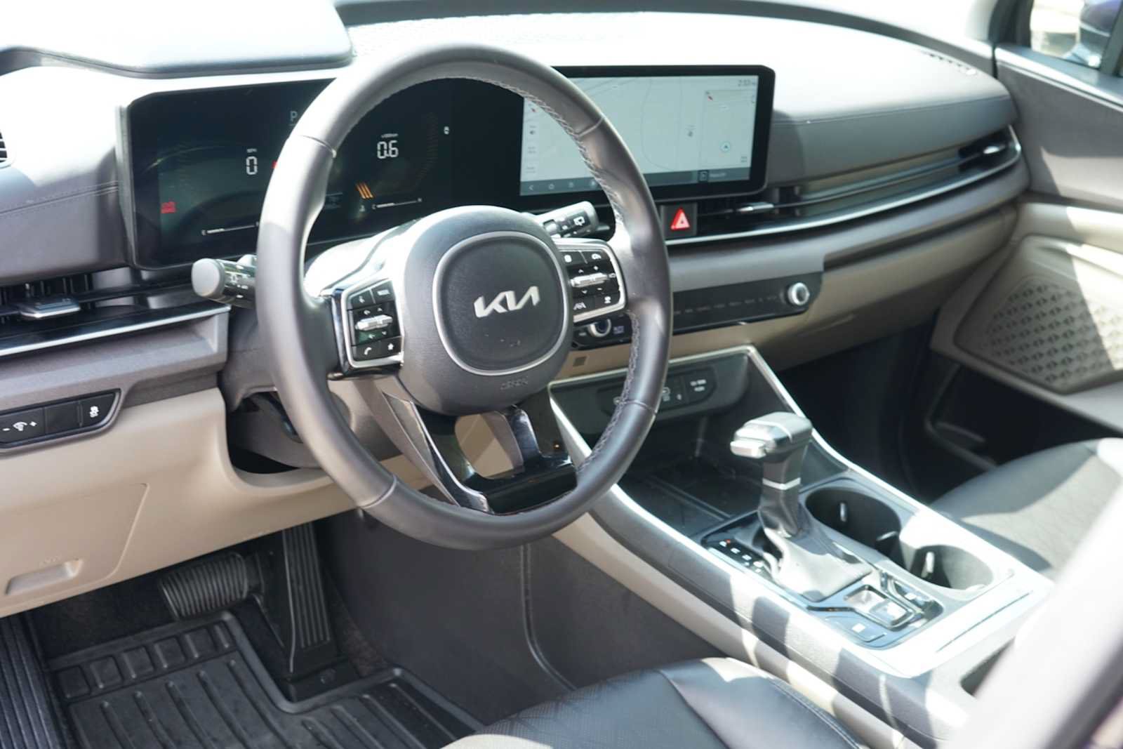 Certified 2025 Kia Carnival EX FWD image 7