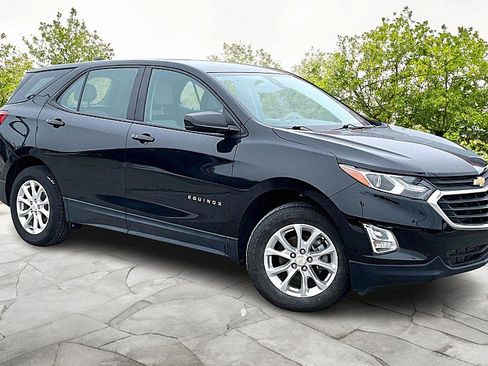 Used 2021 Chevrolet Equinox LS image 3