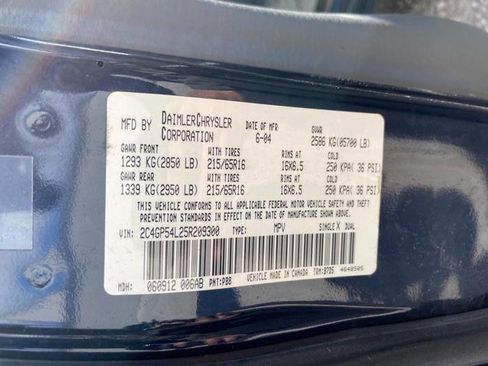 Used 2005 Chrysler Town & Country Touring FWD image 38