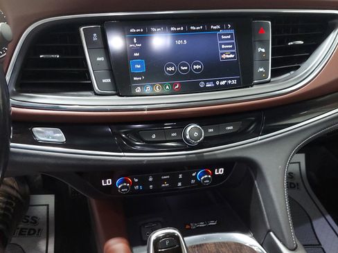Used 2020 Buick Enclave Avenir w/ Avenir Technology Package AWD/4WD image 11