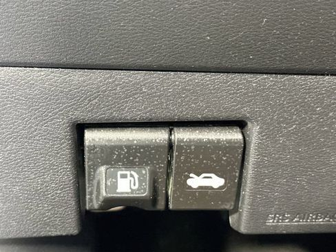 Used 2023 Nissan Versa SV FWD image 21