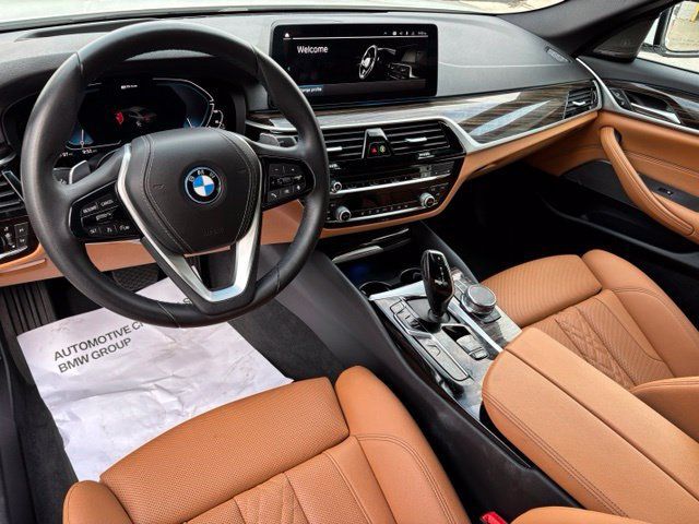 Used 2023 BMW 530e w/ Premium Package RWD image 16