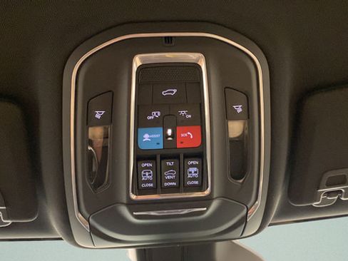 Used 2023 Jeep Grand Cherokee L Limited w/ Luxury Tech Group II AWD/4WD image 22