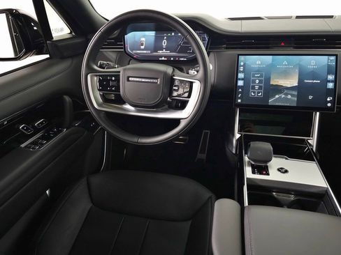 Used 2025 Land Rover Range Rover SE image 21