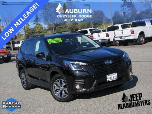 Used 2023 Subaru Forester Premium image 1