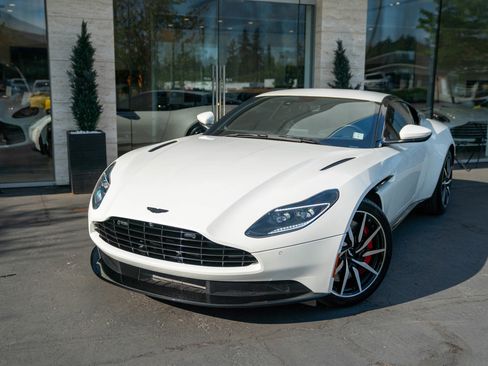 Used 2021 Aston Martin DB11 V8 image 35