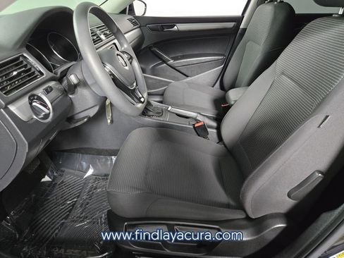 Used 2017 Volkswagen Passat 1.8T S image 11