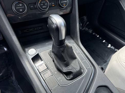 Used 2020 Volkswagen Tiguan SEL FWD image 22