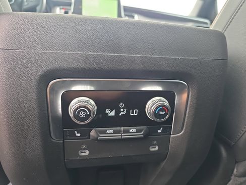 Used 2024 GMC Yukon AT4 w/ Technology Package AWD/4WD image 12