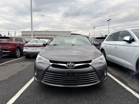 Used 2015 Toyota Camry LE image 5