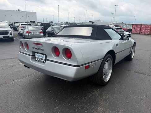 Used 1988 Chevrolet Corvette Convertible RWD image 5