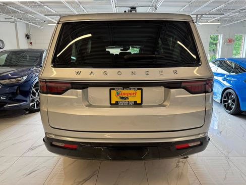 Used 2024 Jeep Wagoneer L Series II w/ Flexible Seating Group RWD image 6
