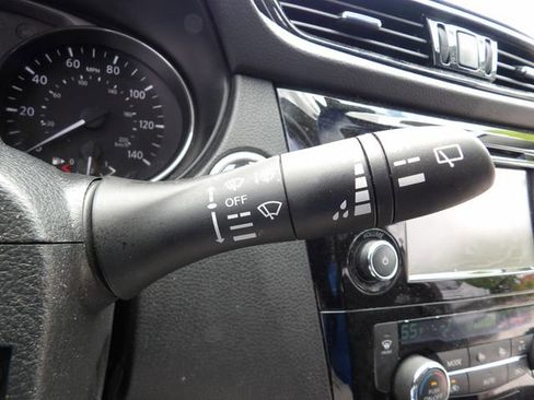 Used 2022 Nissan Rogue Sport SV FWD image 24