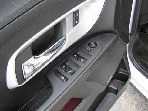 Used 2017 Chevrolet Equinox LT AWD/4WD image 17