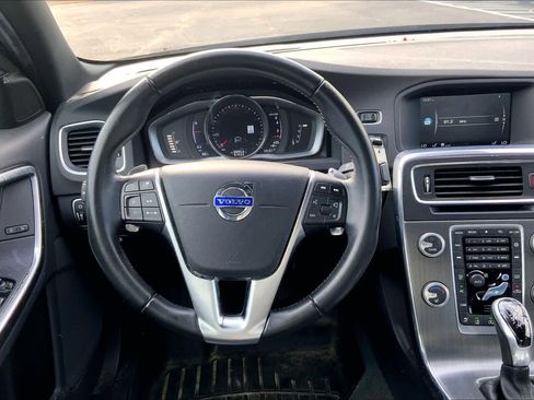 Used 2016 Volvo S60 T5 Premier w/ Convenience Package image 5
