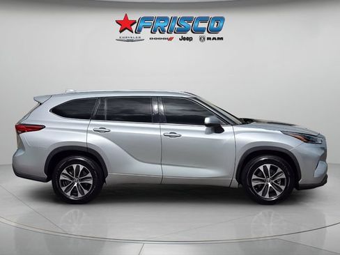 Used 2021 Toyota Highlander XLE FWD image 8