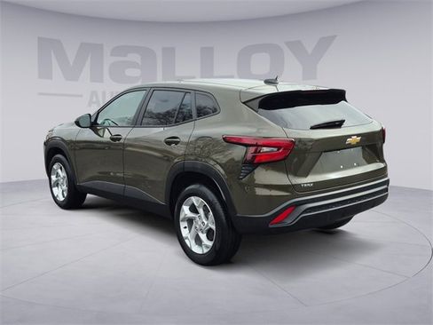 Used 2024 Chevrolet Trax LS w/ LS Convenience Package image 3