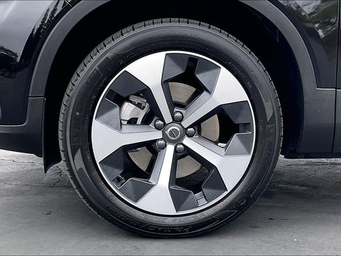 Used 2025 Volvo XC40 B5 Core w/ Protection Package Premier image 12