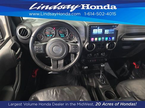 Used 2017 Jeep Wrangler Unlimited Sahara w/ Connectivity Group AWD/4WD image 14