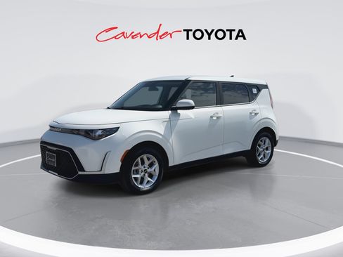 Used 2025 Kia Soul LX w/ LX Technology Package FWD image 4