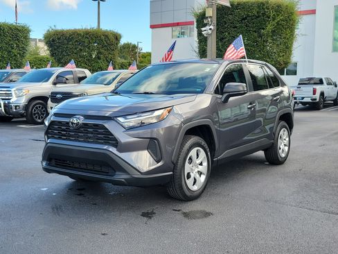 Used 2024 Toyota RAV4 LE FWD image 6