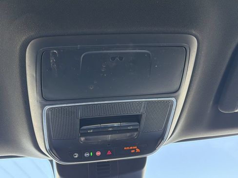 Used 2025 GMC Acadia Denali w/ Super Cruise Package FWD image 12