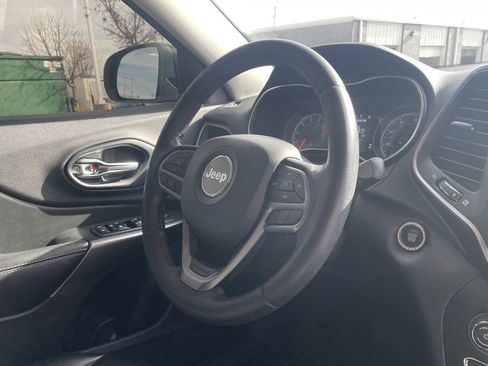 Used 2019 Jeep Cherokee Latitude Plus w/ Comfort/Convenience Group image 27