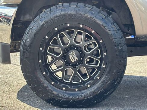 Used 2019 Ford F250 Lariat w/ Chrome Package image 10