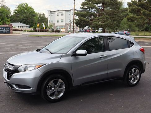 Used 2017 Honda HR-V LX image 10