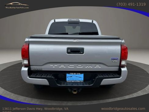 Used 2019 Toyota Tacoma TRD Sport AWD/4WD image 5