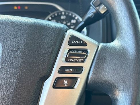 Used 2022 Nissan Titan SV image 26