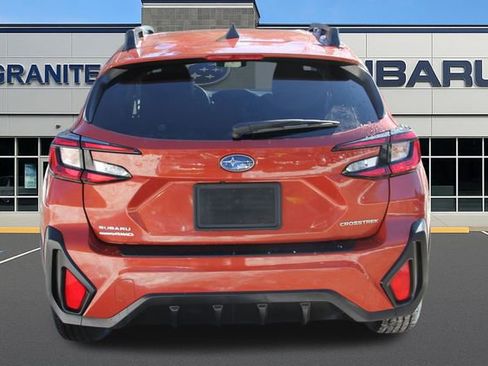 Used 2025 Subaru Crosstrek 2.0i Premium image 8