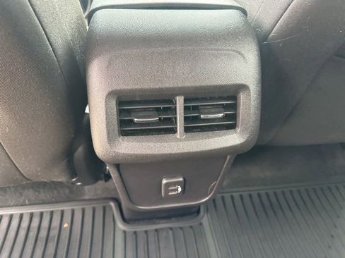 Used 2024 Chevrolet Equinox LT FWD image 18