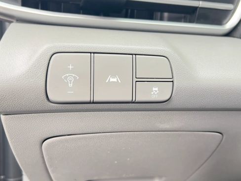 Used 2022 Hyundai Elantra SEL FWD image 23
