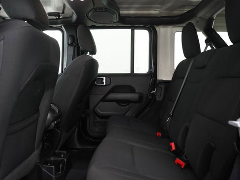 Used 2021 Jeep Wrangler Unlimited Sahara w/ Uconnect 4C Nav & Sound Group AWD/4WD image 18