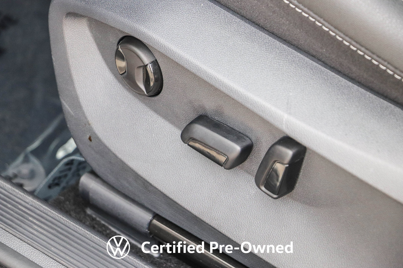 Certified 2025 Volkswagen Taos SE FWD image 21