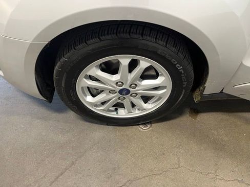 Used 2019 Ford Transit Connect XLT FWD image 26