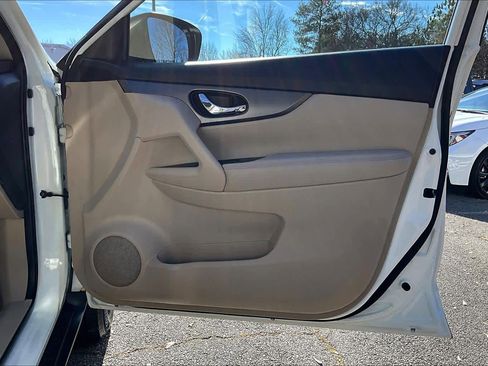 Used 2015 Nissan Rogue S image 21