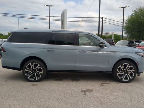 New 2026 Lincoln Navigator L Reserve AWD/4WD image 2