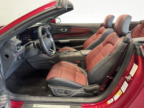 Used 2025 Ford Mustang GT Premium image 8