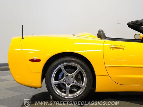 Used 2004 Chevrolet Corvette Convertible w/ Preferred Equipment Group RWD image 30
